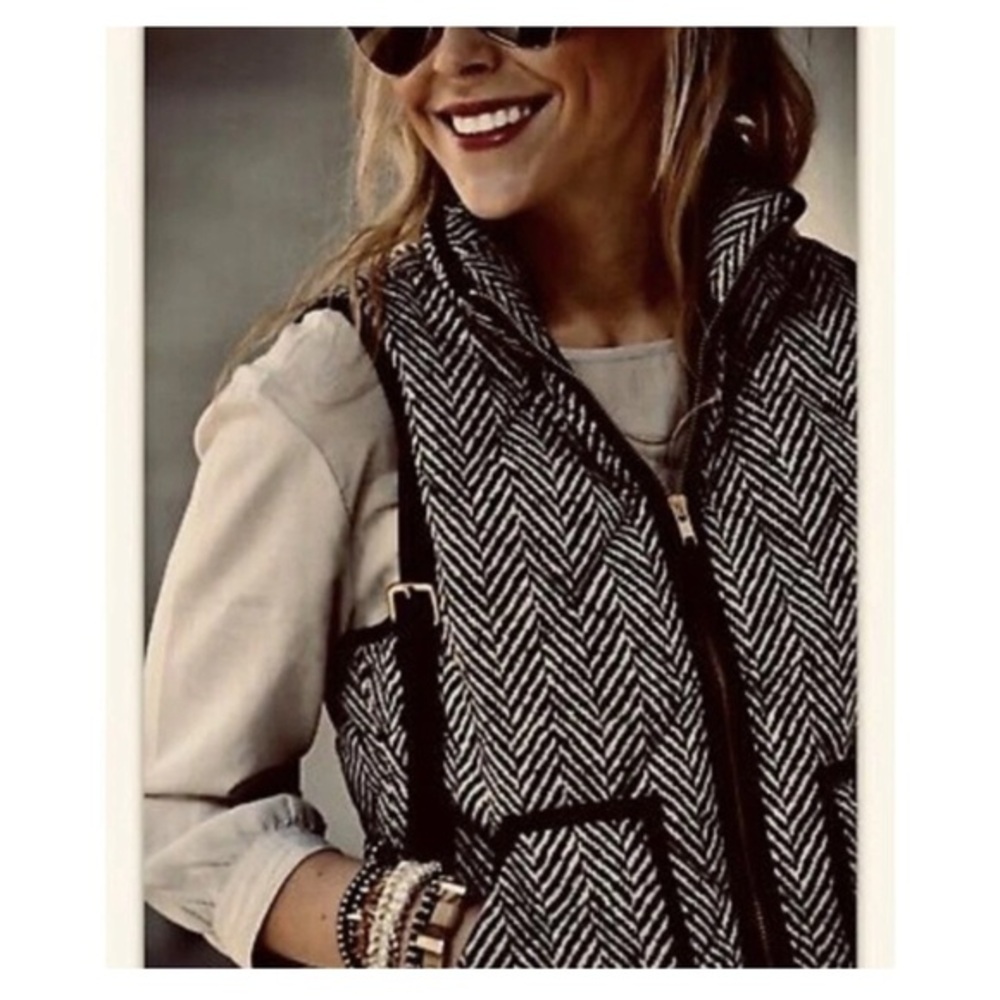 IRIS Black and White Herringbone Vest, Full Zip, EUC Medium